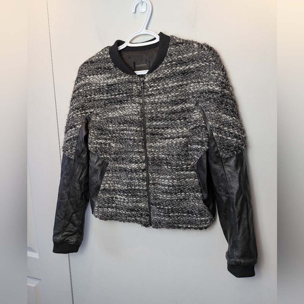 DANIER mix Of Leather And Wool Women Coat With Pockets Size Small Zip closure